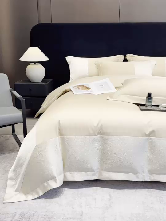 91家纺网 家纺一手货源 找家纺 奥汀洛家纺 2026新款纯棉长绒棉大拼角厚织提花四件套 伊森-香槟金