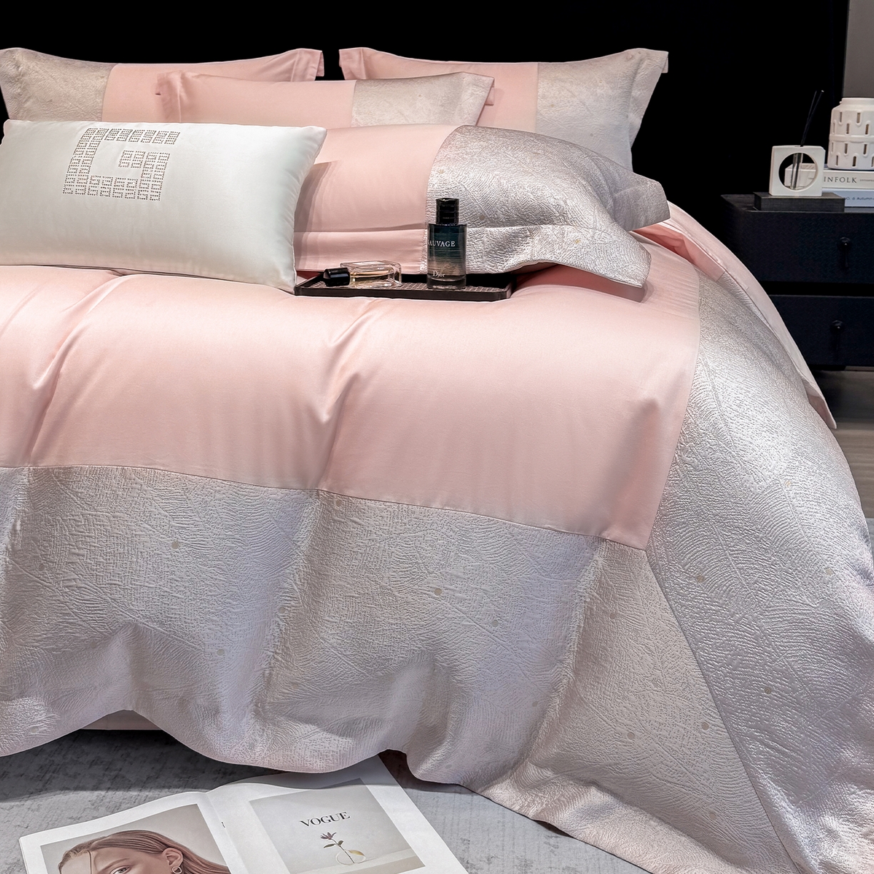 91家纺网 家纺一手货源 找家纺 奥汀洛家纺 2026新款纯棉长绒棉大拼角厚织提花四件套 依琳-甜心粉