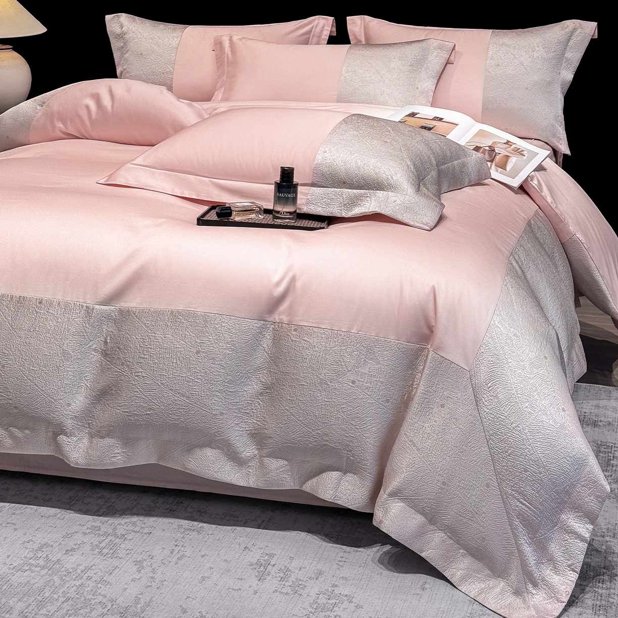 91家纺网 家纺一手货源 找家纺 奥汀洛家纺 2026新款纯棉长绒棉大拼角厚织提花四件套 依琳-甜心粉