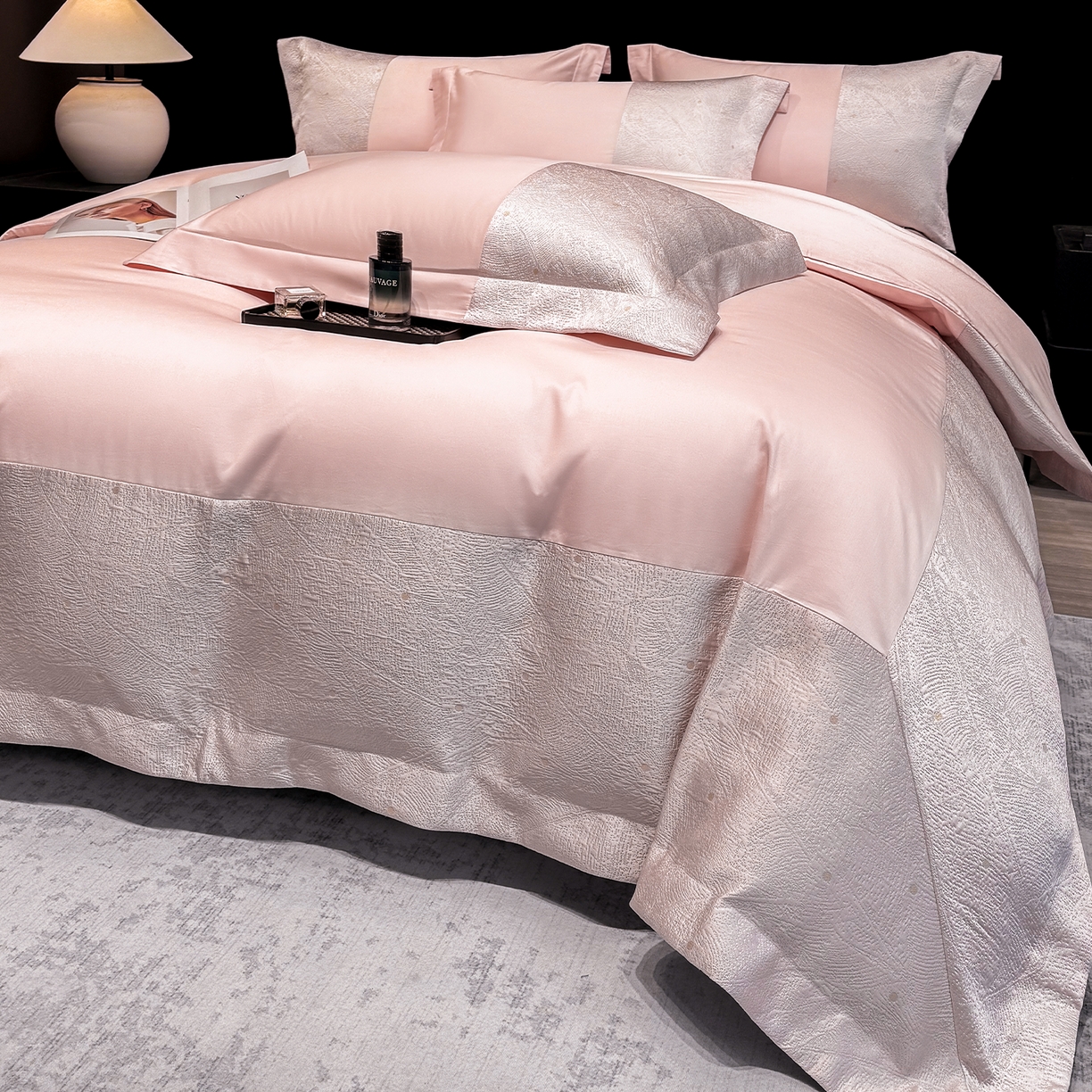 91家纺网 家纺一手货源 找家纺 奥汀洛家纺 2026新款纯棉长绒棉大拼角厚织提花四件套 依琳-甜心粉