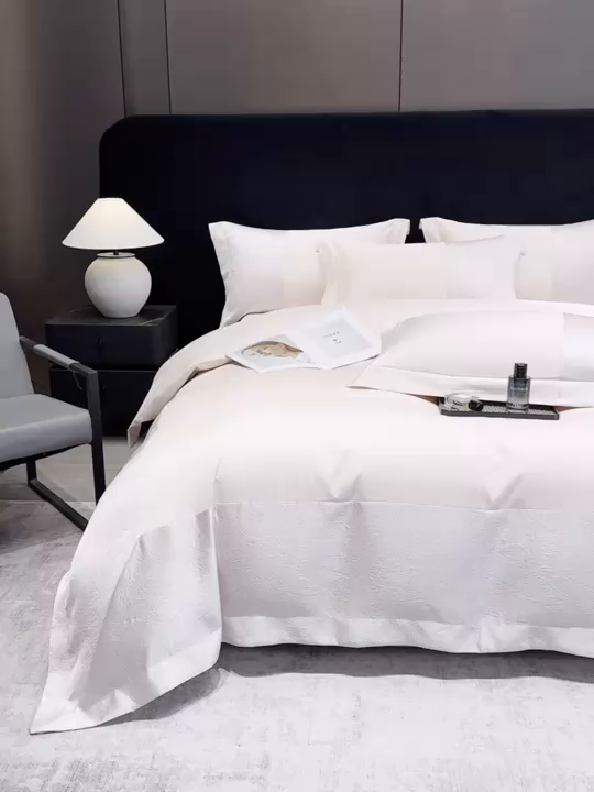 91家纺网 家纺一手货源 找家纺 奥汀洛家纺 2026新款纯棉长绒棉大拼角厚织提花四件套 依琳-甜心粉