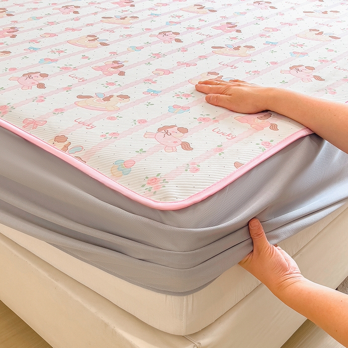 91家纺网 家纺一手货源 找家纺 莱米家纺 2026新款斜纹凉感床笠冰豆豆系列 彩色木马