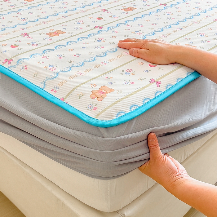 91家纺网 家纺一手货源 找家纺 莱米家纺 2026新款斜纹凉感床笠冰豆豆系列 条纹小熊