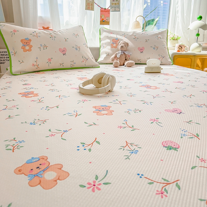 91家纺网 家纺一手货源 找家纺 莱米家纺 2026新款斜纹凉感床笠冰豆豆系列 叶子小熊