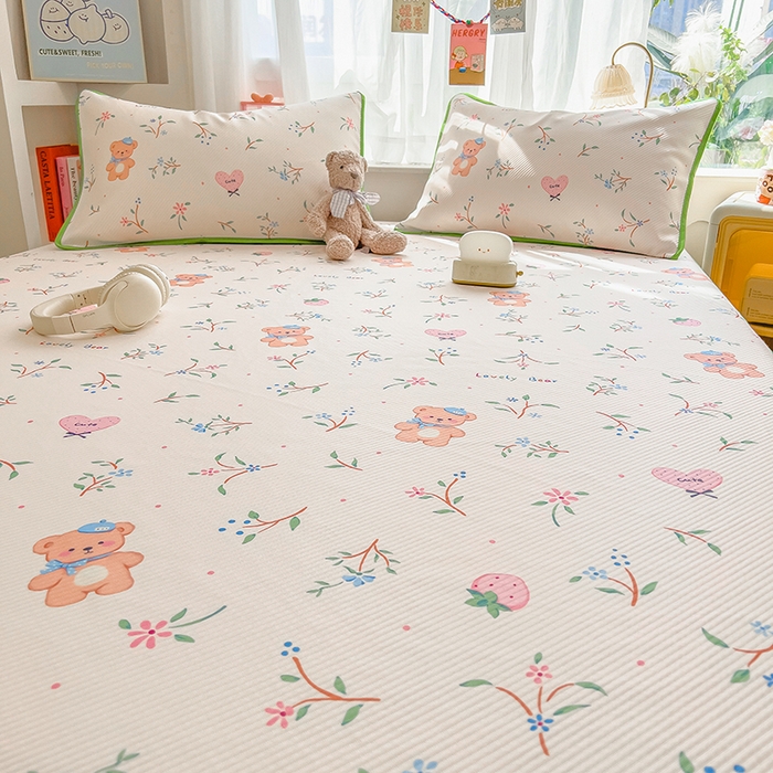 91家纺网 家纺一手货源 找家纺 莱米家纺 2026新款斜纹凉感床笠冰豆豆系列 叶子小熊