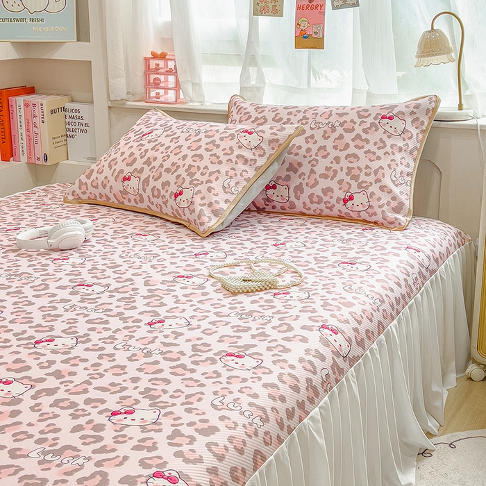 91家纺网 家纺一手货源 找家纺 莱米家纺 2026新款斜纹凉感床裙冰豆豆系列 豹纹小猫