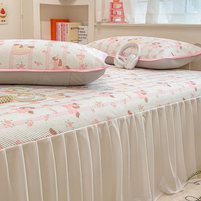 91家纺网 家纺一手货源 找家纺 莱米家纺 2026新款斜纹凉感床裙冰豆豆系列 彩色木马