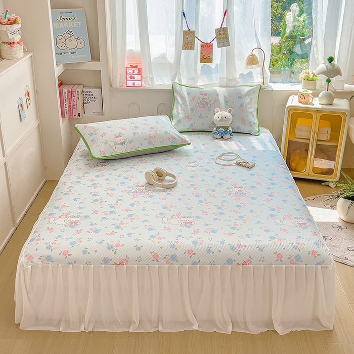 91家纺网 家纺一手货源 找家纺 莱米家纺 2026新款斜纹凉感床裙冰豆豆系列 花朵小猫