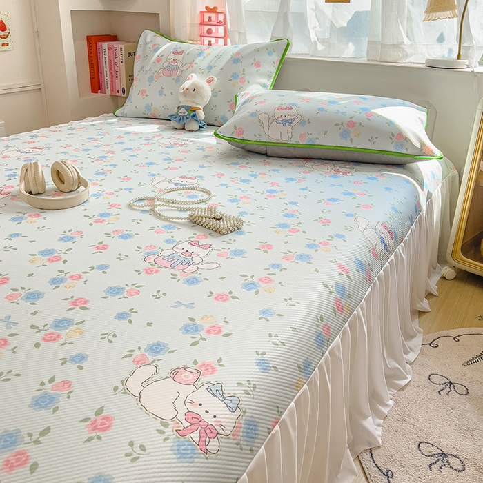 91家纺网 家纺一手货源 找家纺 莱米家纺 2026新款斜纹凉感床裙冰豆豆系列 花朵小猫