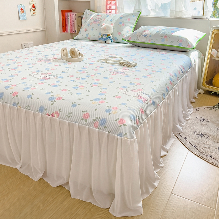 91家纺网 家纺一手货源 找家纺 莱米家纺 2026新款斜纹凉感床裙冰豆豆系列 花朵小猫