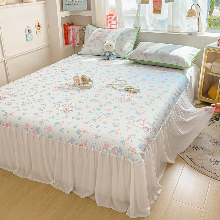 91家纺网 家纺一手货源 找家纺 莱米家纺 2026新款斜纹凉感床裙冰豆豆系列 花朵小猫