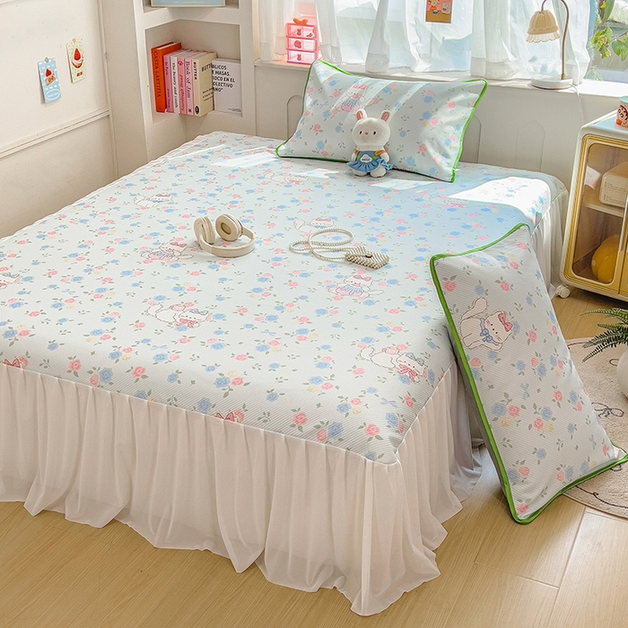 91家纺网 家纺一手货源 找家纺 莱米家纺 2026新款斜纹凉感床裙冰豆豆系列 花朵小猫