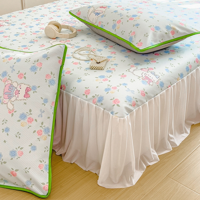 91家纺网 家纺一手货源 找家纺 莱米家纺 2026新款斜纹凉感床裙冰豆豆系列 花朵小猫