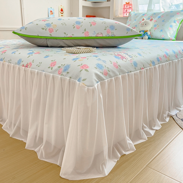 91家纺网 家纺一手货源 找家纺 莱米家纺 2026新款斜纹凉感床裙冰豆豆系列 花朵小猫