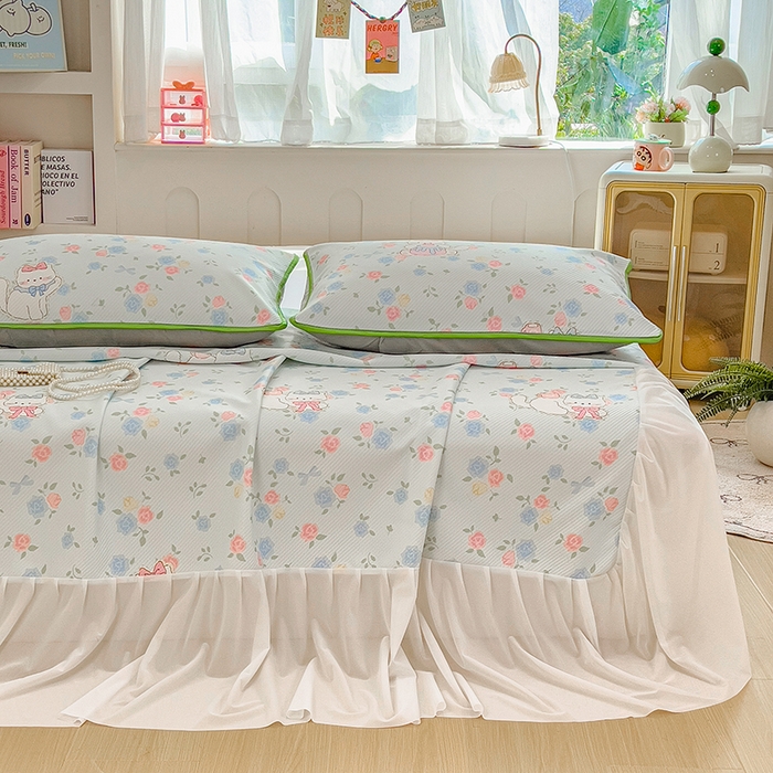 91家纺网 家纺一手货源 找家纺 莱米家纺 2026新款斜纹凉感床裙冰豆豆系列 花朵小猫