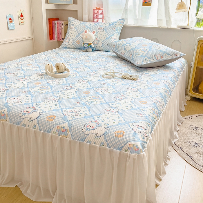 91家纺网 家纺一手货源 找家纺 莱米家纺 2026新款斜纹凉感床裙冰豆豆系列 蓝格小狗