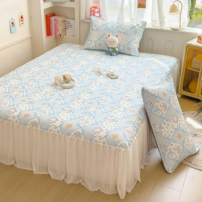 91家纺网 家纺一手货源 找家纺 莱米家纺 2026新款斜纹凉感床裙冰豆豆系列 蓝格小狗