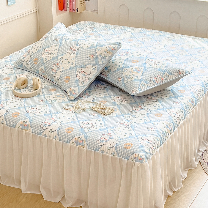 91家纺网 家纺一手货源 找家纺 莱米家纺 2026新款斜纹凉感床裙冰豆豆系列 蓝格小狗