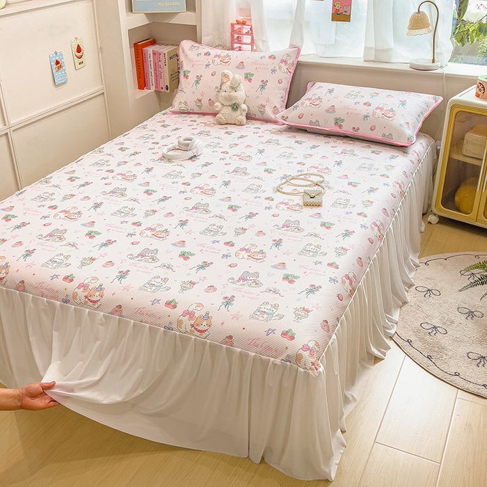 91家纺网 家纺一手货源 找家纺 莱米家纺 2026新款斜纹凉感床裙冰豆豆系列 猫咪乐园