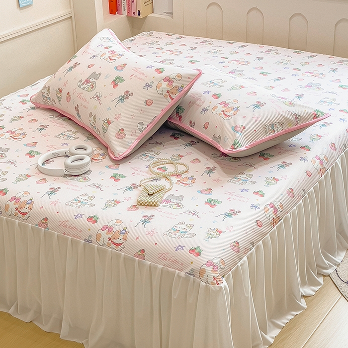 91家纺网 家纺一手货源 找家纺 莱米家纺 2026新款斜纹凉感床裙冰豆豆系列 猫咪乐园