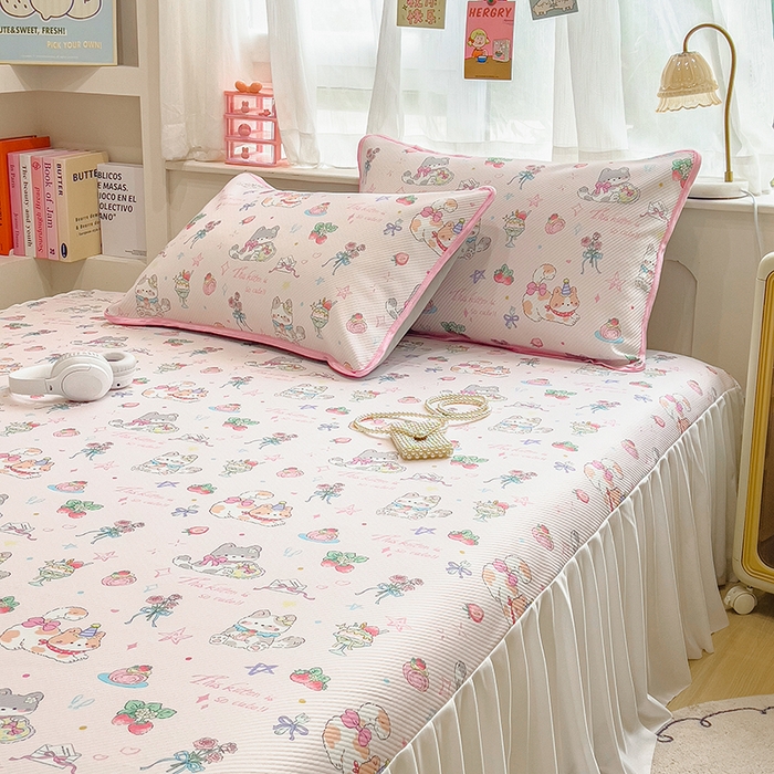 91家纺网 家纺一手货源 找家纺 莱米家纺 2026新款斜纹凉感床裙冰豆豆系列 猫咪乐园