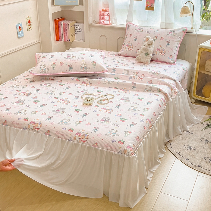 91家纺网 家纺一手货源 找家纺 莱米家纺 2026新款斜纹凉感床裙冰豆豆系列 猫咪乐园