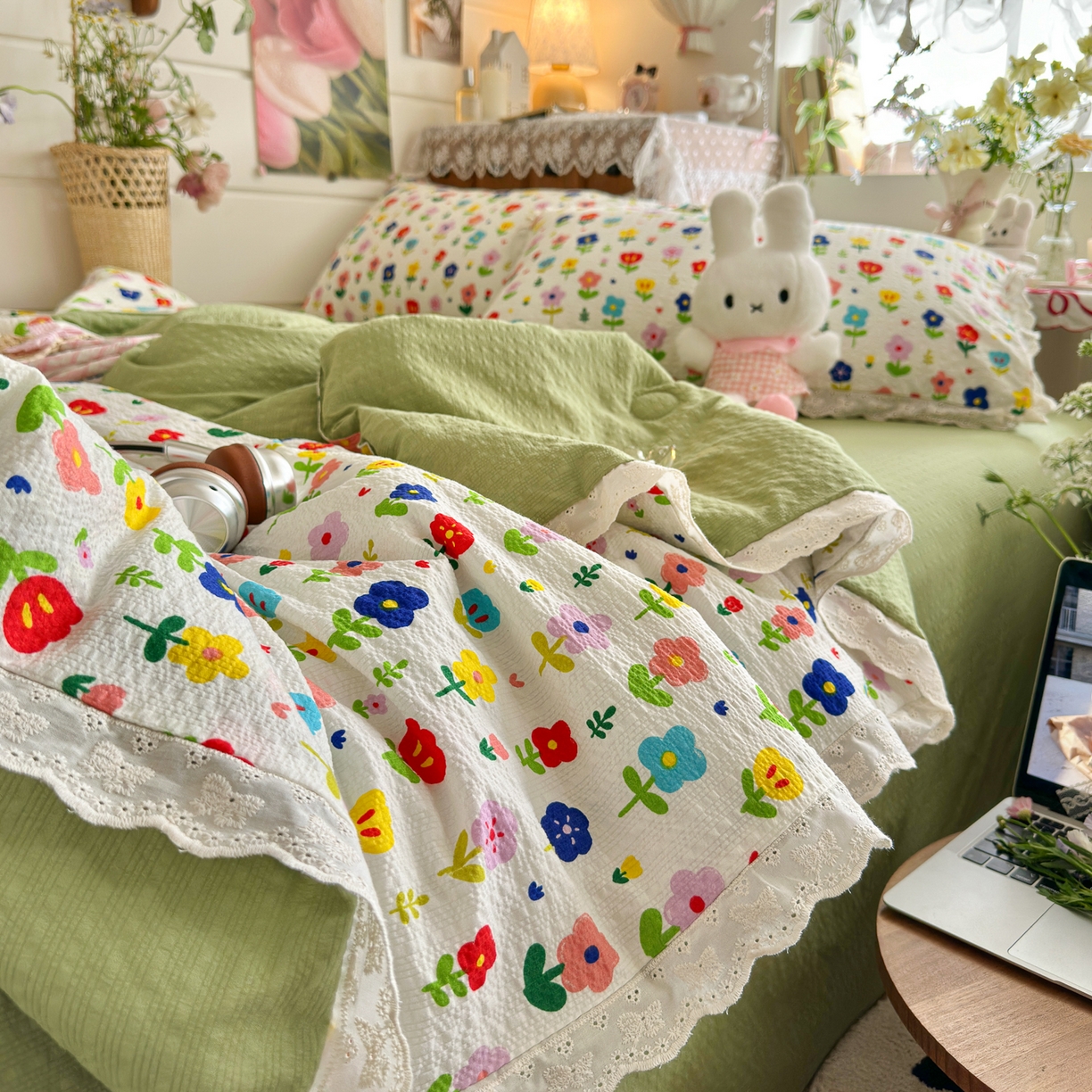 91家纺网 家纺一手货源 找家纺 初念 2026新款泡芙纱全花边夏被四件套 花笺-彩色花园