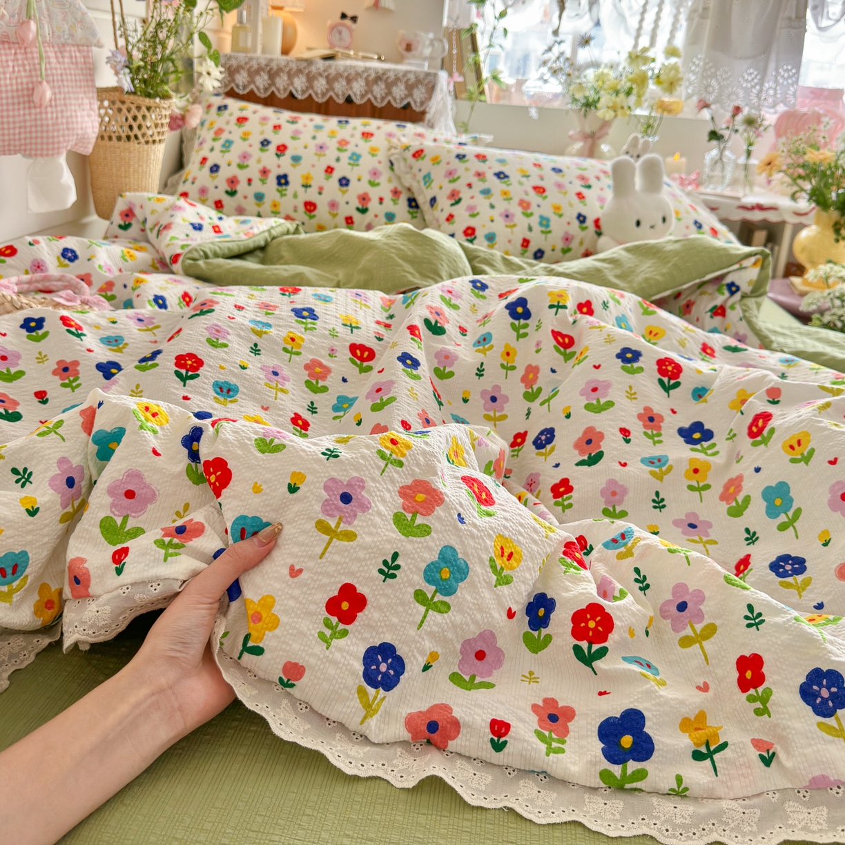 91家纺网 家纺一手货源 找家纺 初念 2026新款泡芙纱全花边夏被四件套 花笺-彩色花园