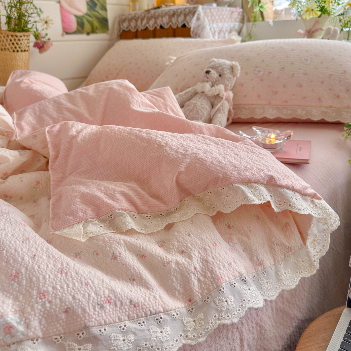 91家纺网 家纺一手货源 找家纺 初念 2026新款泡芙纱全花边夏被四件套 花笺-春日甜桃心