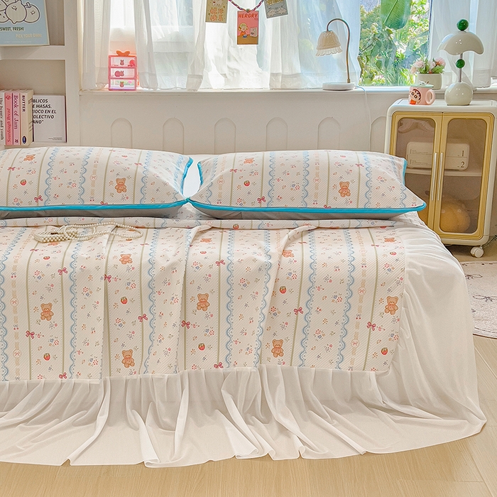 91家纺网 家纺一手货源 找家纺 莱米家纺 2026新款斜纹凉感床裙冰豆豆系列 条纹小熊