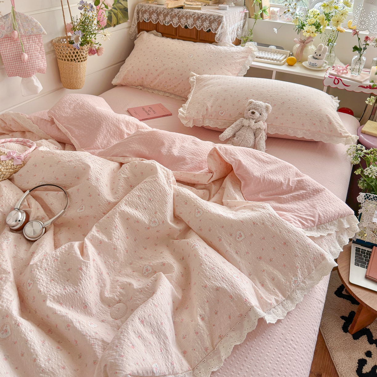 91家纺网 家纺一手货源 找家纺 初念 2026新款泡芙纱全花边夏被四件套 花笺-春日甜桃心