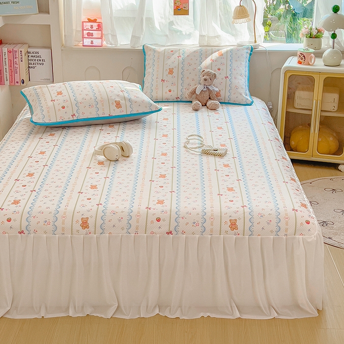 91家纺网 家纺一手货源 找家纺 莱米家纺 2026新款斜纹凉感床裙冰豆豆系列 条纹小熊