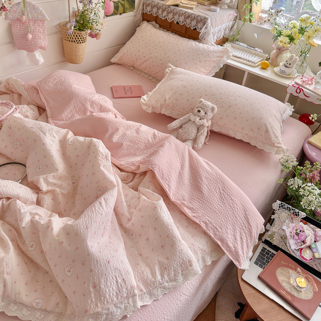 91家纺网 家纺一手货源 找家纺 初念 2026新款泡芙纱全花边夏被四件套 花笺-春日甜桃心