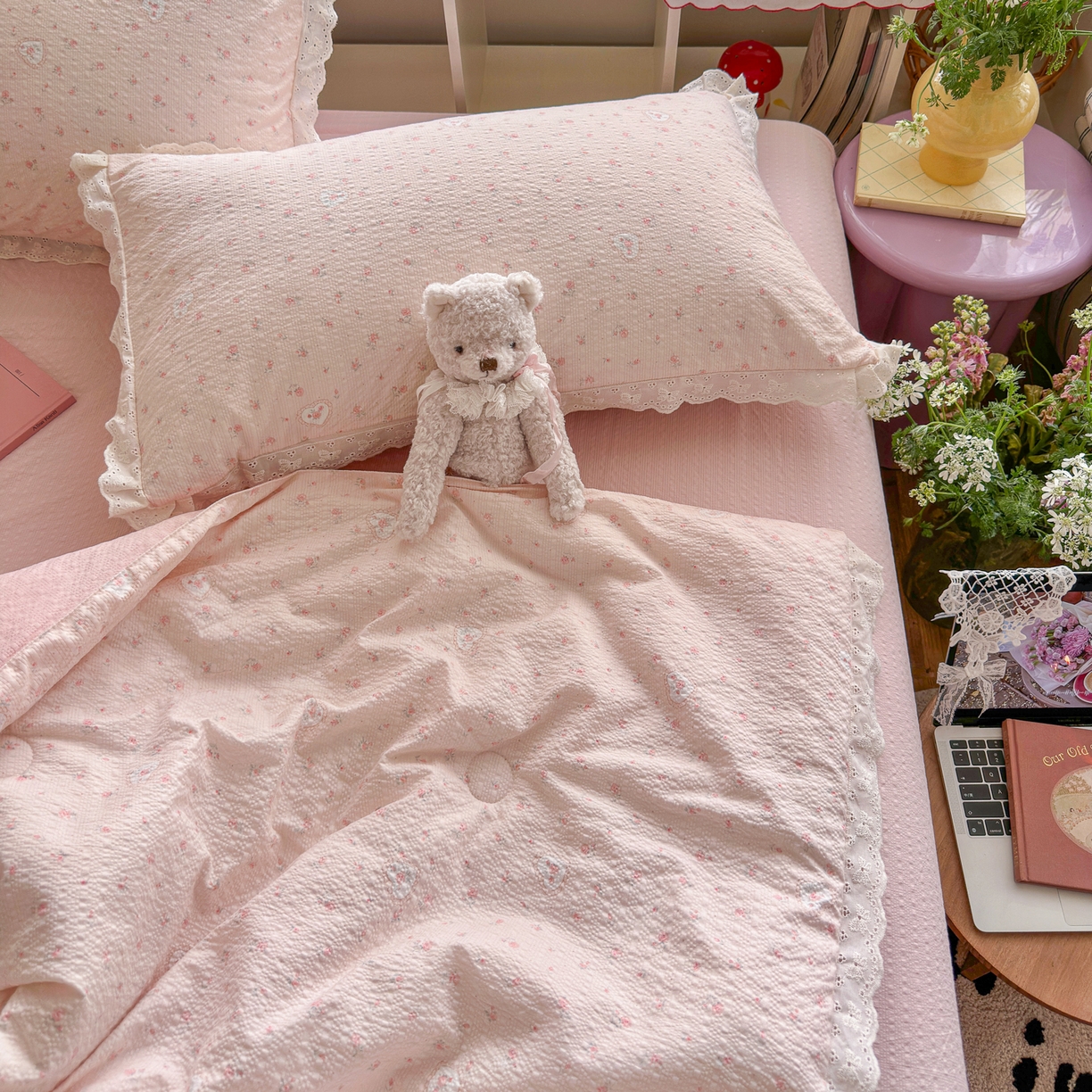 91家纺网 家纺一手货源 找家纺 初念 2026新款泡芙纱全花边夏被四件套 花笺-春日甜桃心