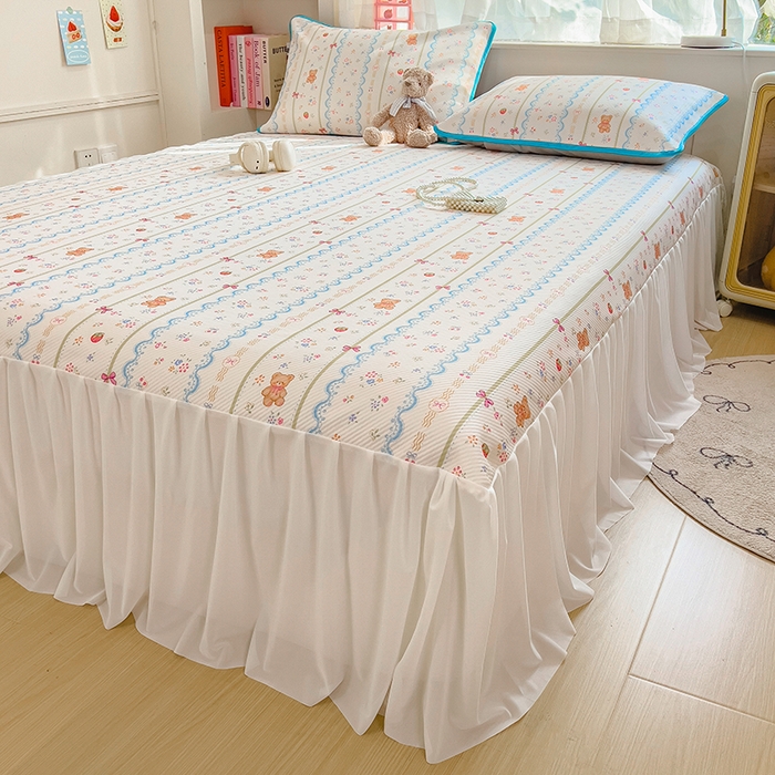 91家纺网 家纺一手货源 找家纺 莱米家纺 2026新款斜纹凉感床裙冰豆豆系列 条纹小熊