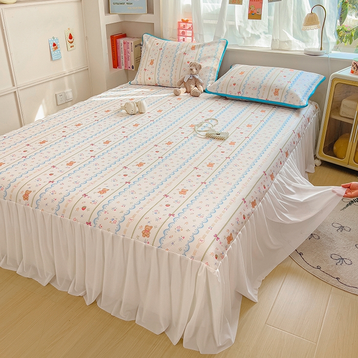 91家纺网 家纺一手货源 找家纺 莱米家纺 2026新款斜纹凉感床裙冰豆豆系列 条纹小熊