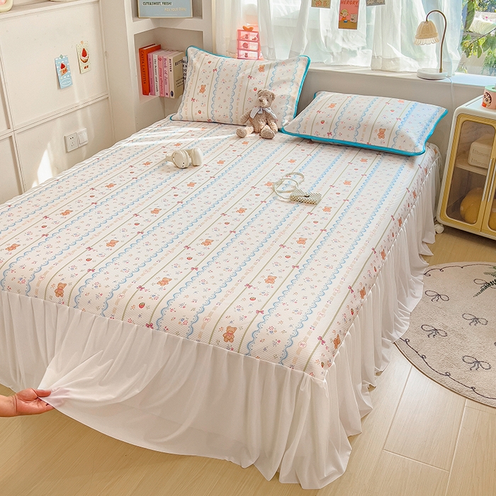 91家纺网 家纺一手货源 找家纺 莱米家纺 2026新款斜纹凉感床裙冰豆豆系列 条纹小熊