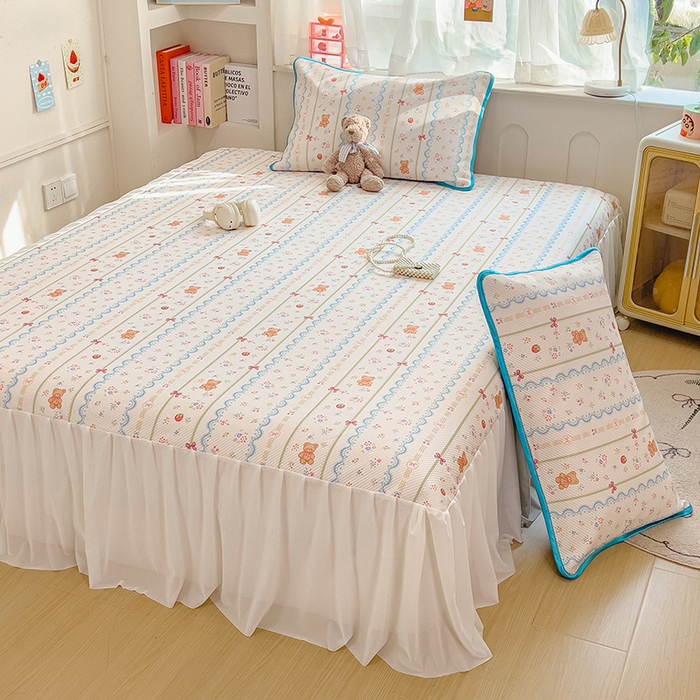 91家纺网 家纺一手货源 找家纺 莱米家纺 2026新款斜纹凉感床裙冰豆豆系列 条纹小熊