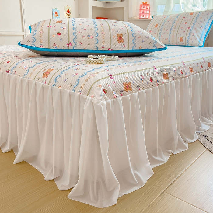 91家纺网 家纺一手货源 找家纺 莱米家纺 2026新款斜纹凉感床裙冰豆豆系列 条纹小熊