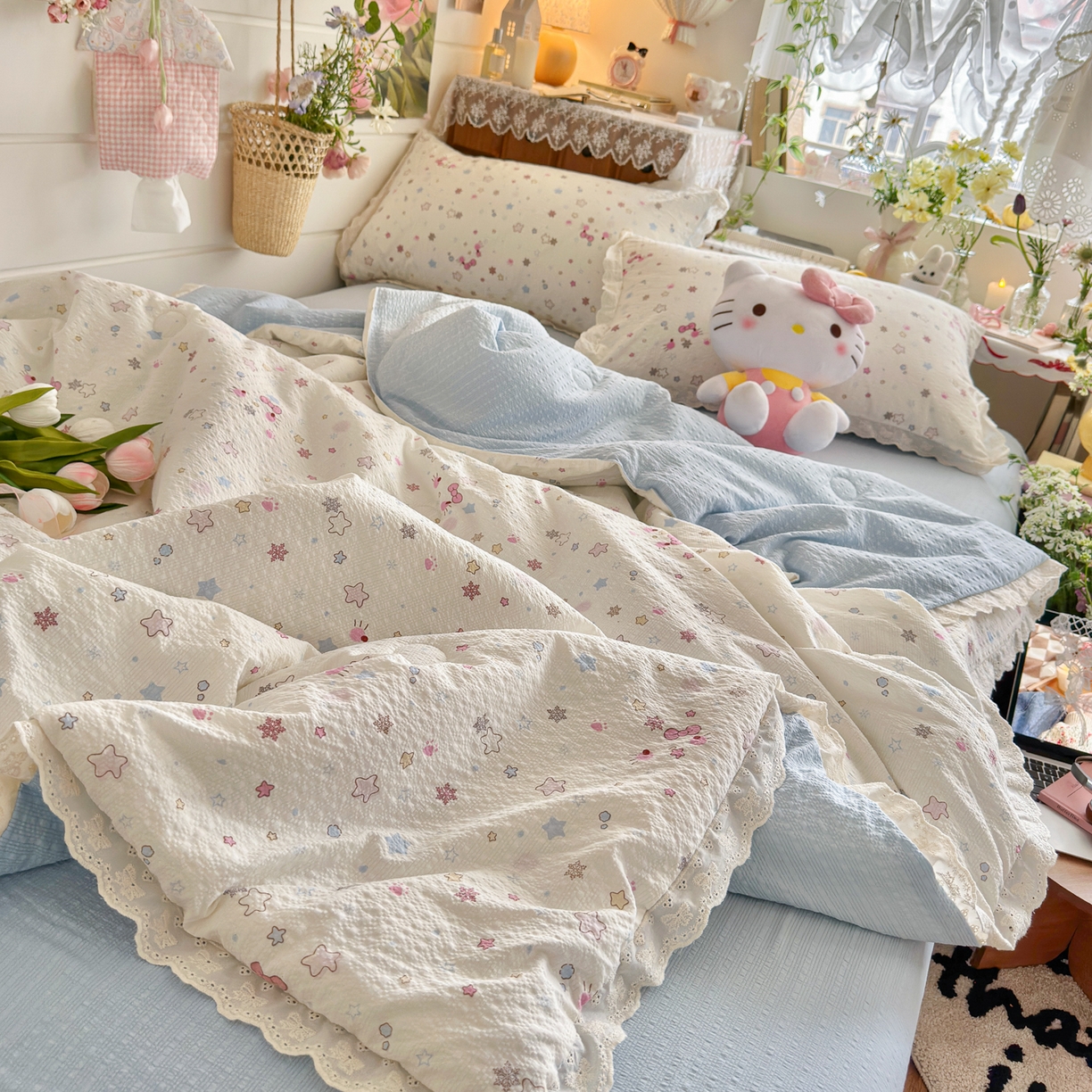 91家纺网 家纺一手货源 找家纺 初念 2026新款泡芙纱全花边夏被四件套 花笺-躲猫猫