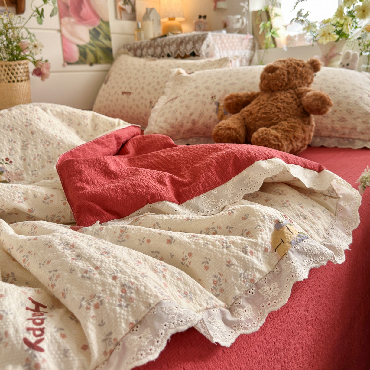 91家纺网 家纺一手货源 找家纺 初念 2026新款泡芙纱全花边夏被四件套 花笺-躲雨小兔