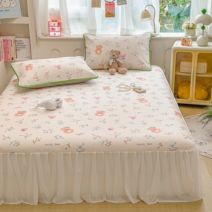 91家纺网 家纺一手货源 找家纺 莱米家纺 2026新款斜纹凉感床裙冰豆豆系列 叶子小熊