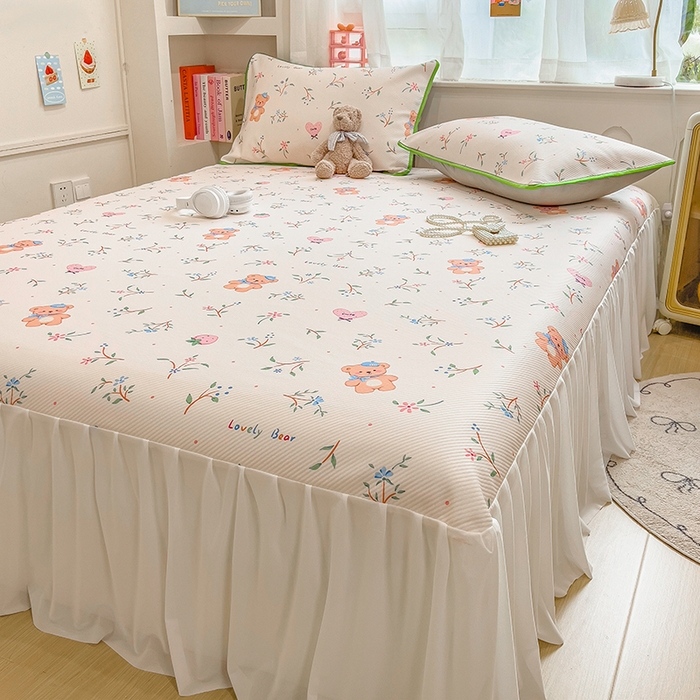 91家纺网 家纺一手货源 找家纺 莱米家纺 2026新款斜纹凉感床裙冰豆豆系列 叶子小熊