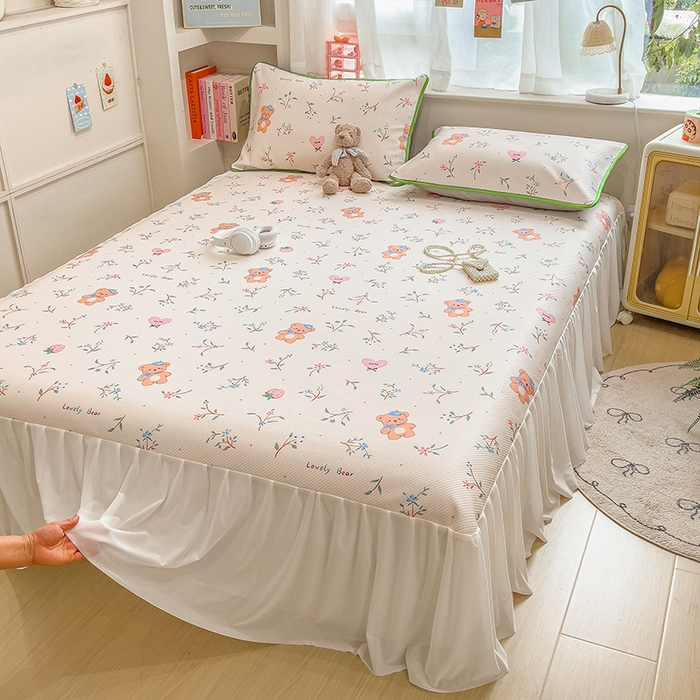 91家纺网 家纺一手货源 找家纺 莱米家纺 2026新款斜纹凉感床裙冰豆豆系列 叶子小熊