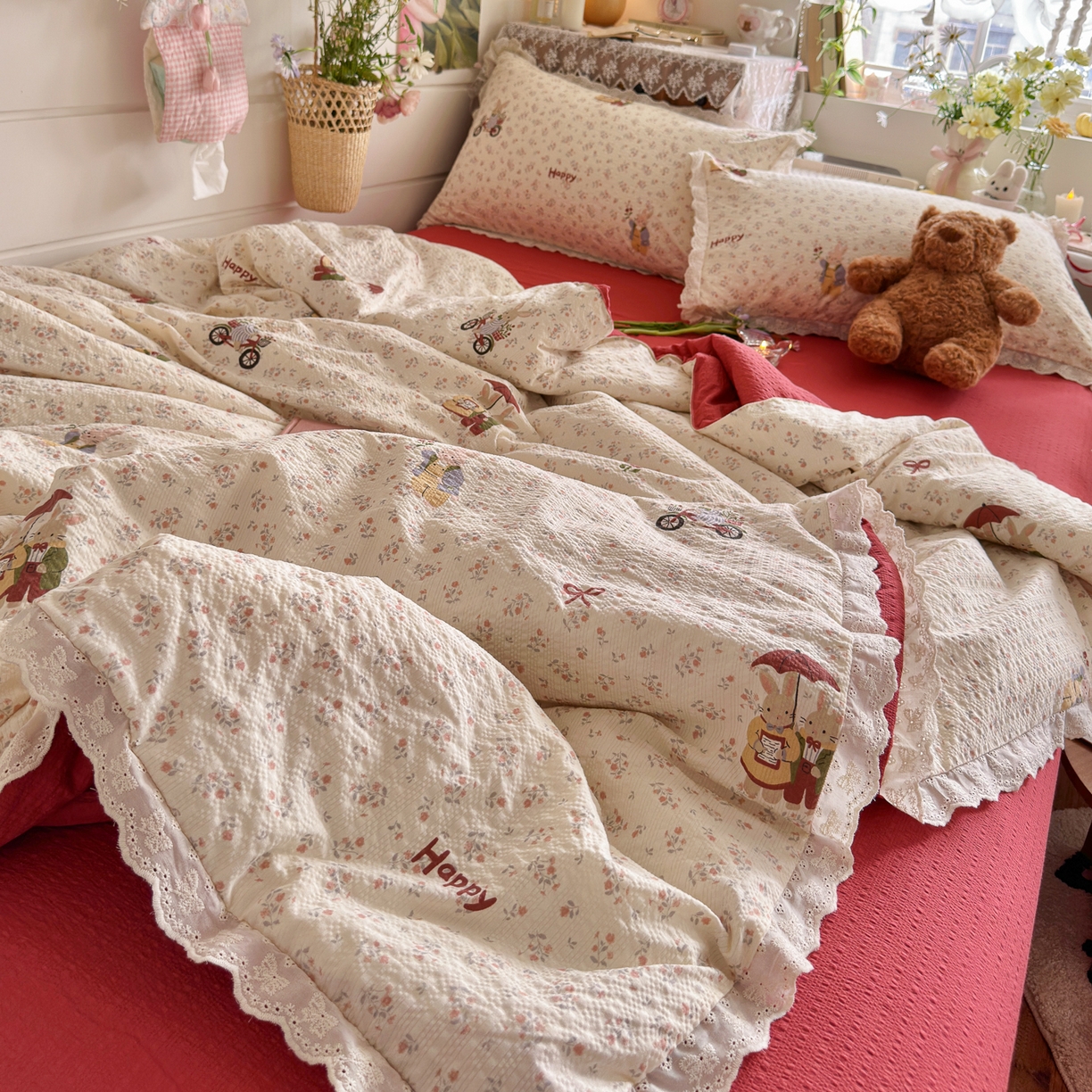 91家纺网 家纺一手货源 找家纺 初念 2026新款泡芙纱全花边夏被四件套 花笺-躲雨小兔