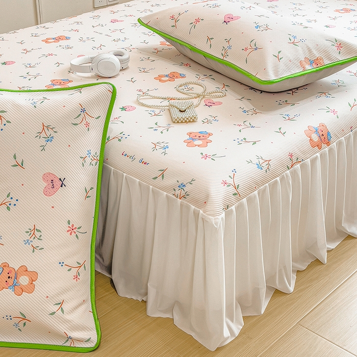 91家纺网 家纺一手货源 找家纺 莱米家纺 2026新款斜纹凉感床裙冰豆豆系列 叶子小熊