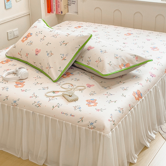 91家纺网 家纺一手货源 找家纺 莱米家纺 2026新款斜纹凉感床裙冰豆豆系列 叶子小熊