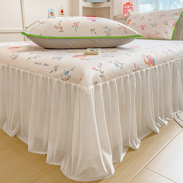 91家纺网 家纺一手货源 找家纺 莱米家纺 2026新款斜纹凉感床裙冰豆豆系列 叶子小熊