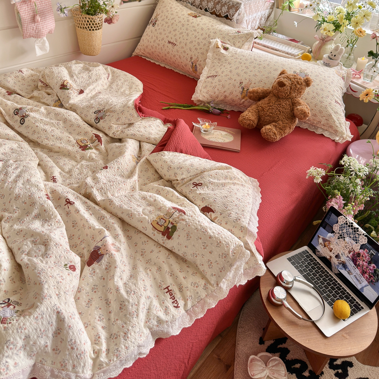 91家纺网 家纺一手货源 找家纺 初念 2026新款泡芙纱全花边夏被四件套 花笺-躲雨小兔
