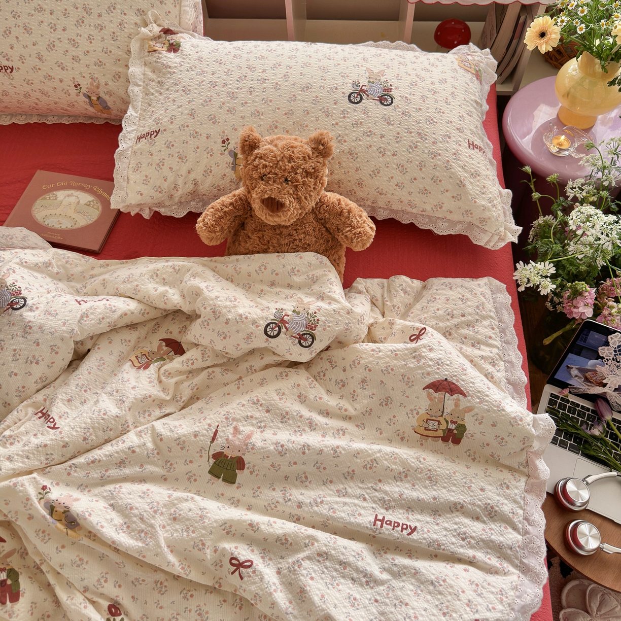 91家纺网 家纺一手货源 找家纺 初念 2026新款泡芙纱全花边夏被四件套 花笺-躲雨小兔